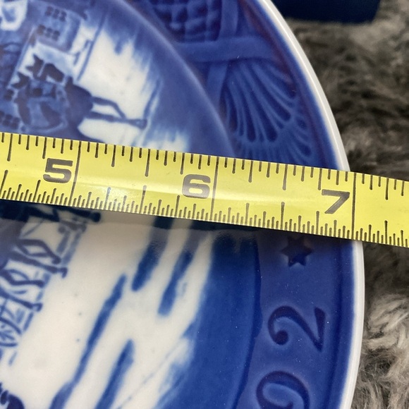 Royal Copenhagen 1992 Queen's Carriage Year Plate - Picture 15 of 16